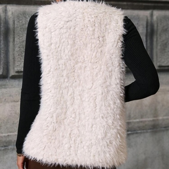 Luxe vegan fur teddy vest - Picture 3 of 6
